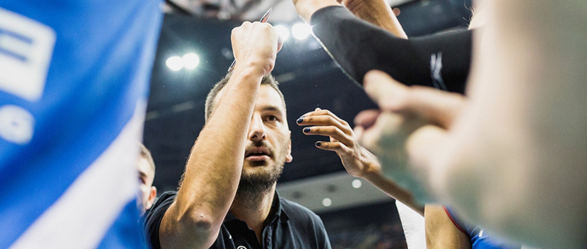 Chef-Coach Giannis Athanasopoulos steht in Hannover gleich mächtig unter Druck. (Foto: Sebastian Wells | www.sebastianwells.de)